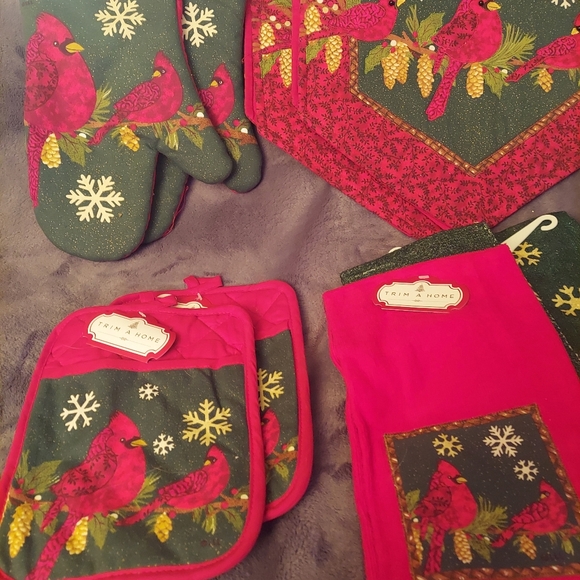 Christmas Kitchen Linens (10 pc) - Picture 3 of 11